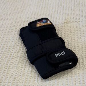 Peak Performance Plus Black Bowling Wrist Support
